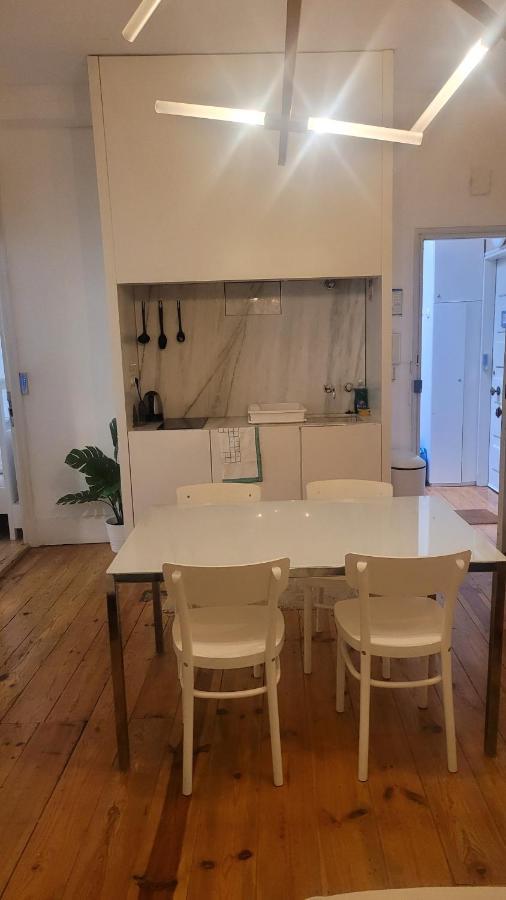 Tiny Suite With Private Bathroom - Bairro Alto Lisbona Esterno foto