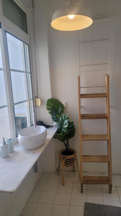 Tiny Suite With Private Bathroom - Bairro Alto Lisbona Esterno foto